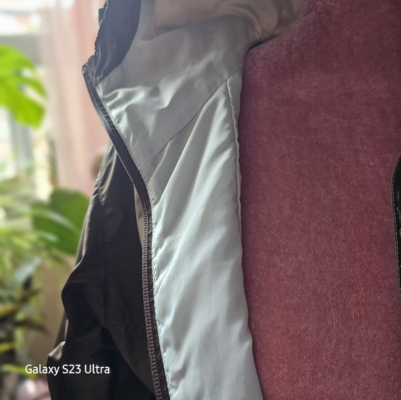 Columbia packable windbreaker, size small. - Picture 6 of 10